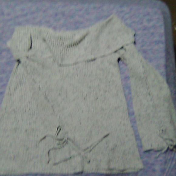 Hem and thread sweater - Picture 3 of 3